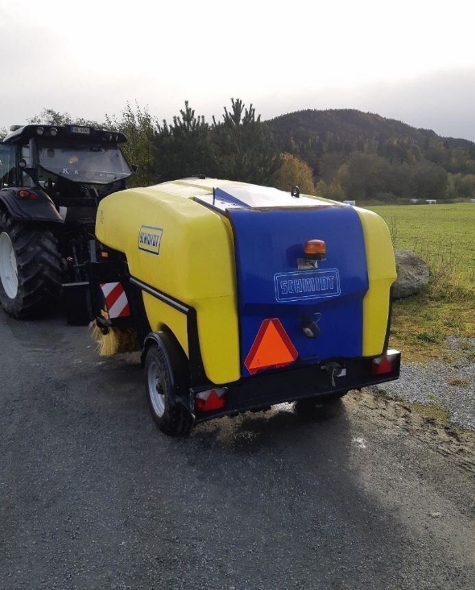 Schmidt TSS 122, Like NEW, Only 203 hours, up to 40KM/h - Transport all - Balayeuse industrielle: photos 3 Schmidt TSS 122, Like NEW, Only 203 hours, up to 40KM/h - Transport all - Balayeuse industrielle: photos 3