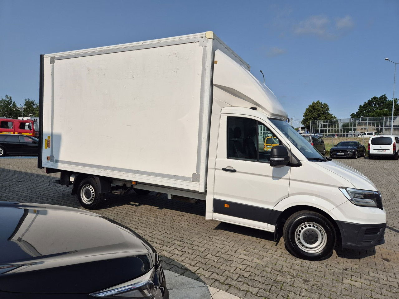 VOLKSWAGEN Crafter 2.0 TDI 177HP / High Container / Lift 750KG / Super Cond - Fourgon grand volume: photos 2 VOLKSWAGEN Crafter 2.0 TDI 177HP / High Container / Lift 750KG / Super Cond - Fourgon grand volume: photos 2