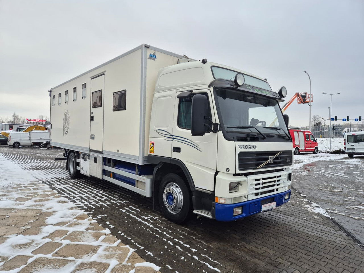 VOLVO FM 7 5 Horses / 3 People Live Cabin / 1 Owner / Serviced - Camion chevaux: photos 4 VOLVO FM 7 5 Horses / 3 People Live Cabin / 1 Owner / Serviced - Camion chevaux: photos 4