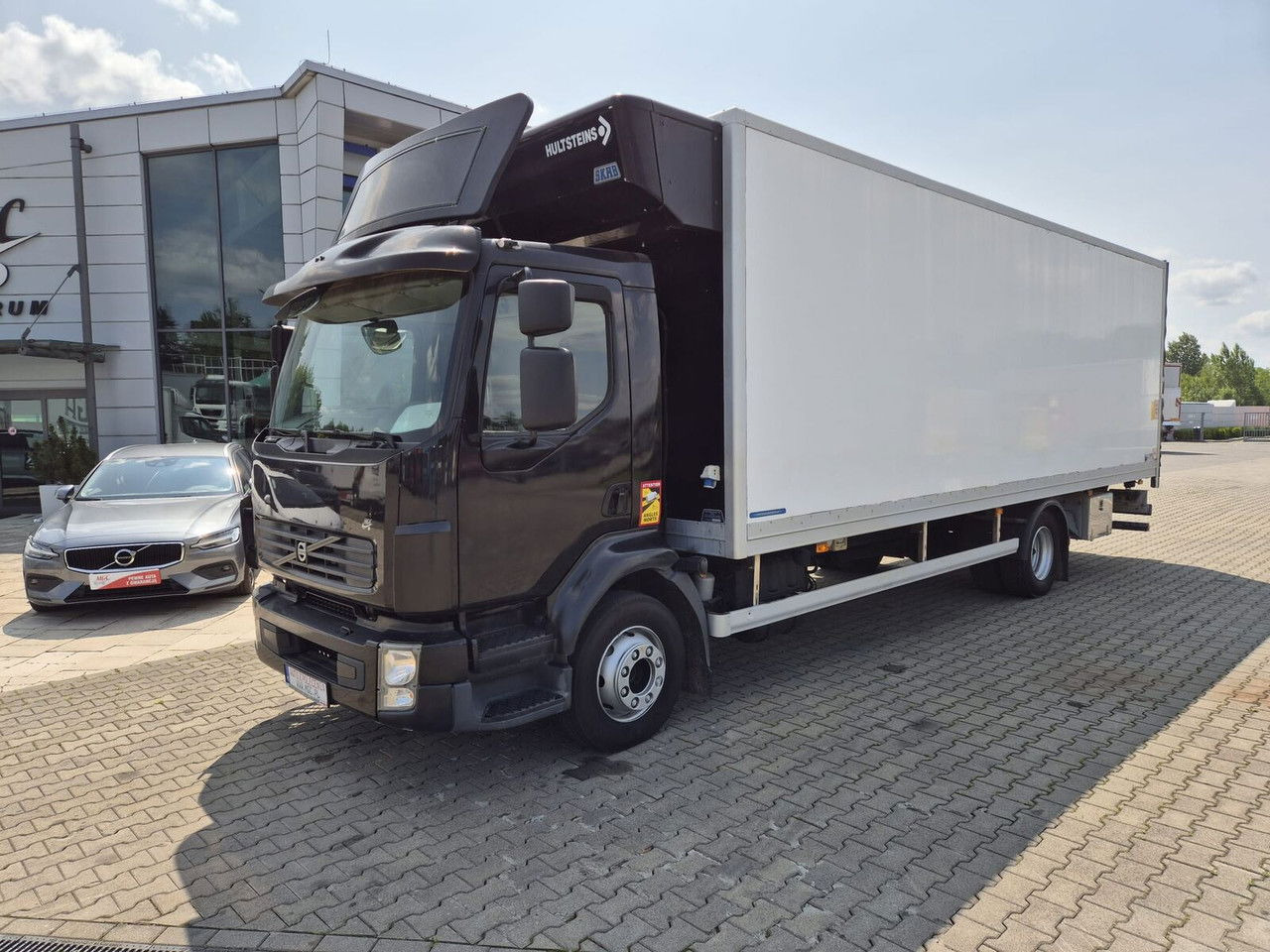 Volvo FL 240 1 Owner / Izotherm / Zepro 1500KG / Euro IV - Camion fourgon: photos 1 Volvo FL 240 1 Owner / Izotherm / Zepro 1500KG / Euro IV - Camion fourgon: photos 1