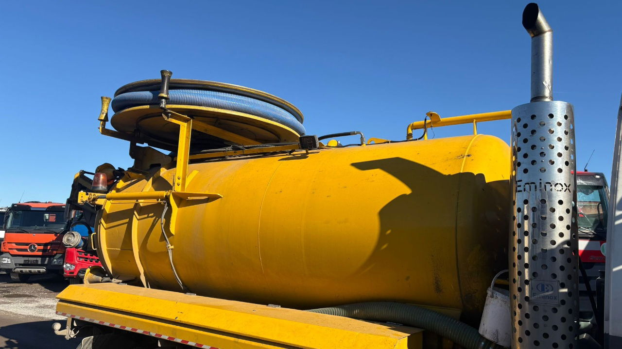 DAF AE55 4x2 vacuum + pressure truck - 8000 liters - Camion hydrocureur: photos 4 DAF AE55 4x2 vacuum + pressure truck - 8000 liters - Camion hydrocureur: photos 4