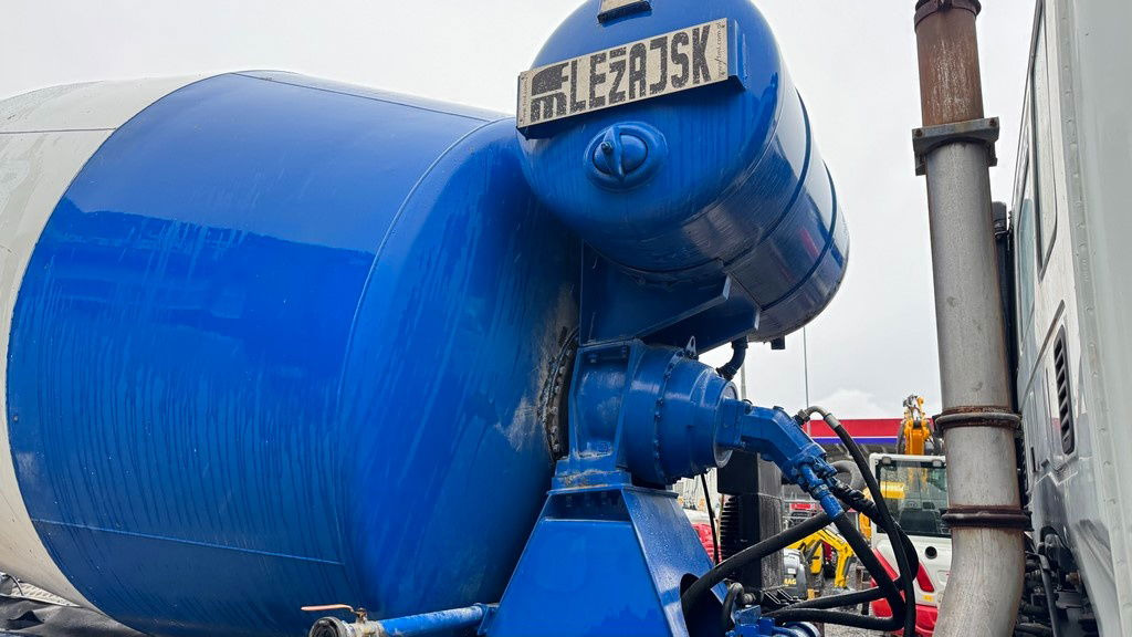 Iveco Trakker AD340TB45 8x4 mixer 9m3 - Camion malaxeur: photos 5 Iveco Trakker AD340TB45 8x4 mixer 9m3 - Camion malaxeur: photos 5