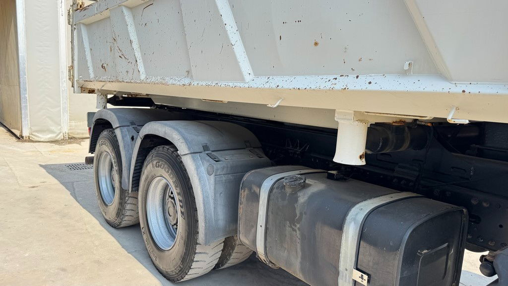 MAN TGS 33.400 6x4 bordmatic tipper - 208.000km - Camion benne: photos 5 MAN TGS 33.400 6x4 bordmatic tipper - 208.000km - Camion benne: photos 5