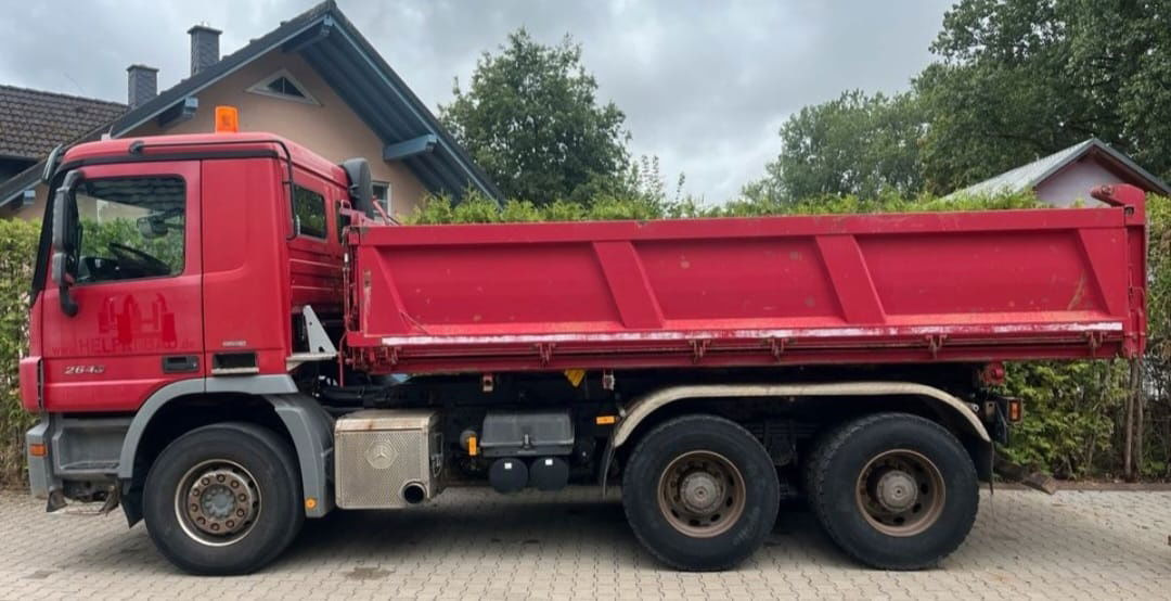 Mercedes-Benz Actros 2648 6X4 3 sided tipper - Camion benne: photos 3 Mercedes-Benz Actros 2648 6X4 3 sided tipper - Camion benne: photos 3