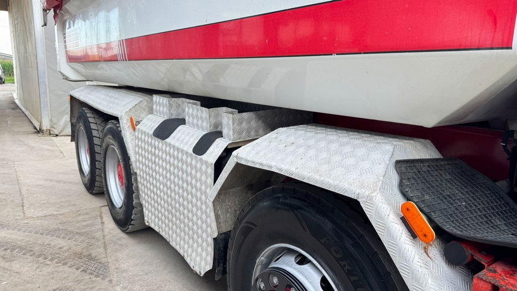 Mercedes-Benz Actros 3246 8X4 mulda tipper - retarder - hydr. back door - Camion benne: photos 5 Mercedes-Benz Actros 3246 8X4 mulda tipper - retarder - hydr. back door - Camion benne: photos 5