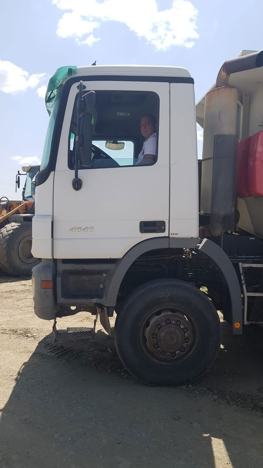 Mercedes-Benz Actros 4141 K 8x6 schwarzmuller mulda tipper - Camion benne: photos 2 Mercedes-Benz Actros 4141 K 8x6 schwarzmuller mulda tipper - Camion benne: photos 2