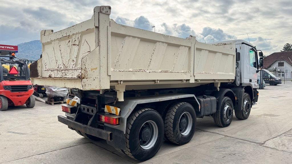Mercedes-Benz Actros 4144 K 8x4 3 sided tipper - 1st owner - Camion benne: photos 4 Mercedes-Benz Actros 4144 K 8x4 3 sided tipper - 1st owner - Camion benne: photos 4