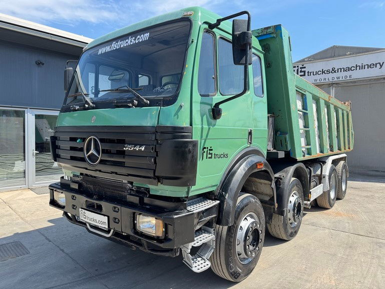 Mercedes-Benz SK 3235 8X4 tipper - V8 - Camion benne: photos 1 Mercedes-Benz SK 3235 8X4 tipper - V8 - Camion benne: photos 1