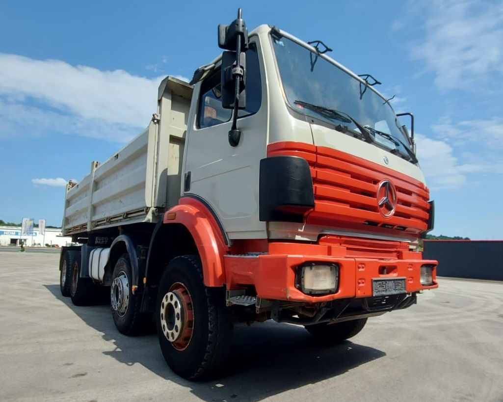 Mercedes-Benz SK 3235 8X4 tipper - V8 - Spring - Camion benne: photos 1 Mercedes-Benz SK 3235 8X4 tipper - V8 - Spring - Camion benne: photos 1
