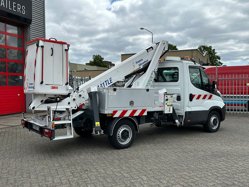 Iveco Daily 35S14 14 meter, 4x stamped, 649 working hours - Véhicule utilitaire: photos 5 Iveco Daily 35S14 14 meter, 4x stamped, 649 working hours - Véhicule utilitaire: photos 5