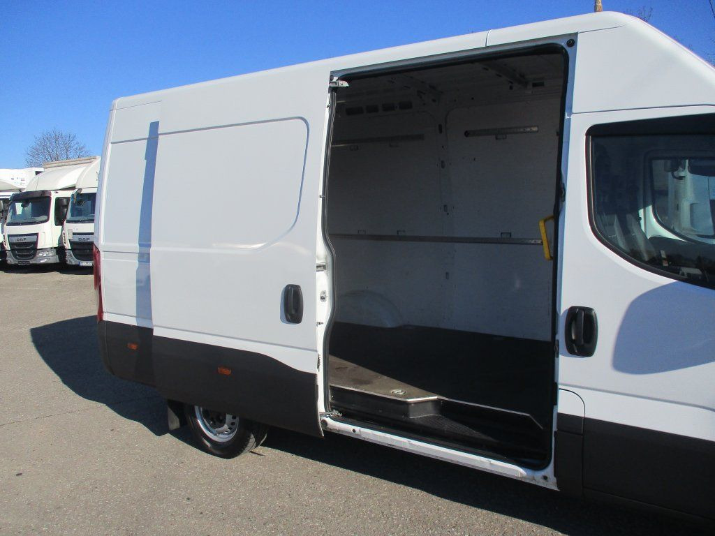 Iveco Daily 35S16 - Fourgon utilitaire: photos 4 Iveco Daily 35S16 - Fourgon utilitaire: photos 4