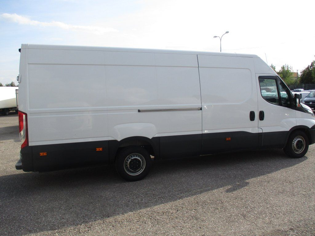 Iveco Daily 35S16 - Fourgon utilitaire: photos 4 Iveco Daily 35S16 - Fourgon utilitaire: photos 4