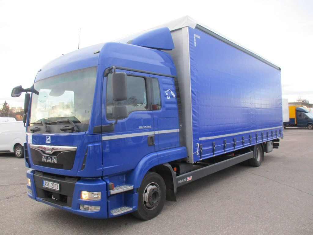 MAN TGL12.250 - Camion à rideaux coulissants: photos 1 MAN TGL12.250 - Camion à rideaux coulissants: photos 1