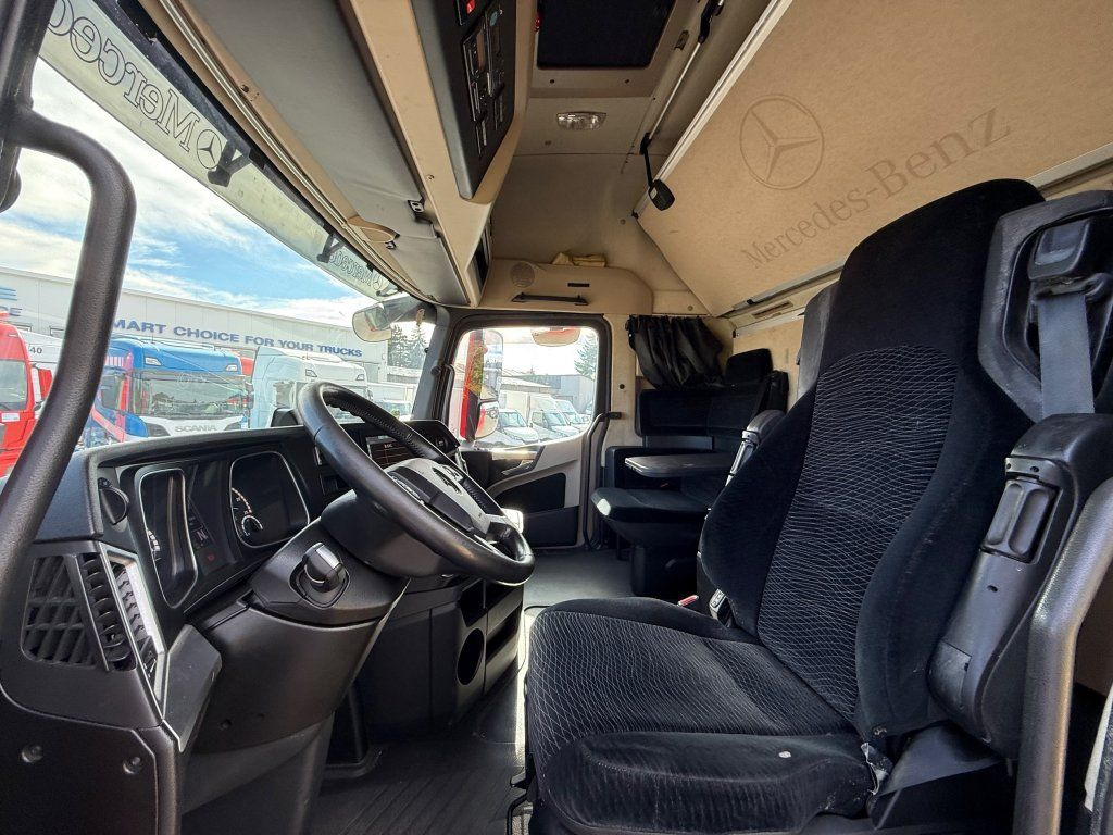 Tracteur routier Mercedes-Benz 1848 Actros Gigaspace: photos 13 Tracteur routier Mercedes-Benz 1848 Actros Gigaspace: photos 13