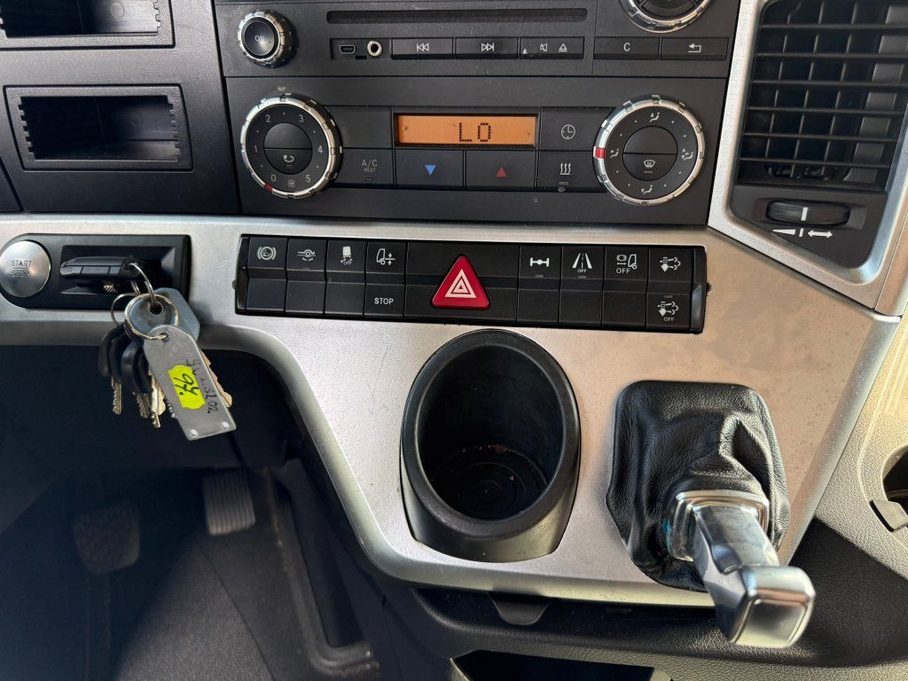 Tracteur routier Mercedes-Benz 1848 Actros Gigaspace: photos 19 Tracteur routier Mercedes-Benz 1848 Actros Gigaspace: photos 19