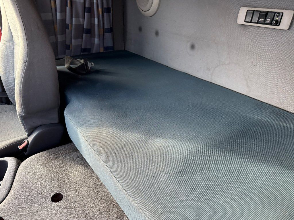 Volvo FM12.460 6x2 EURO 3 en leasing occasion Volvo FM12.460 6x2 EURO 3: photos 17