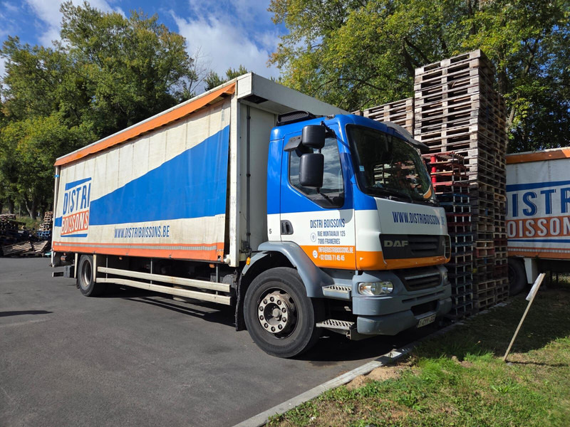 DAF LF55 250 - 19 tons - Camion à rideaux coulissants: photos 2 DAF LF55 250 - 19 tons - Camion à rideaux coulissants: photos 2
