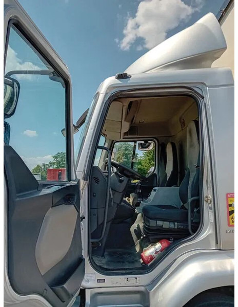 Renault Midlum 280 dxi - manual gearbox / steel suspension lames - Camion à rideaux coulissants: photos 5 Renault Midlum 280 dxi - manual gearbox / steel suspension lames - Camion à rideaux coulissants: photos 5