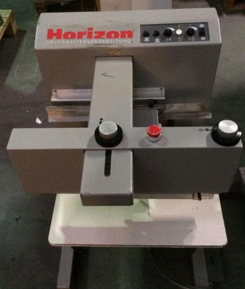 Horizon ST-20 stacking lowering table - Machine d'impression: photos 2 Horizon ST-20 stacking lowering table - Machine d'impression: photos 2