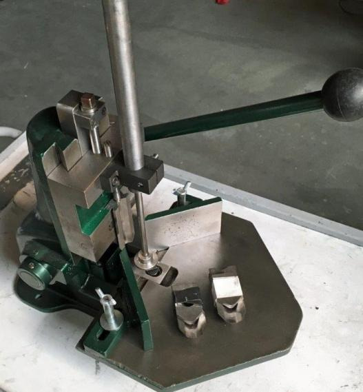 Karl Tränklein EH-1 corner round bumper - Relieuse: photos 1 Karl Tränklein EH-1 corner round bumper - Relieuse: photos 1