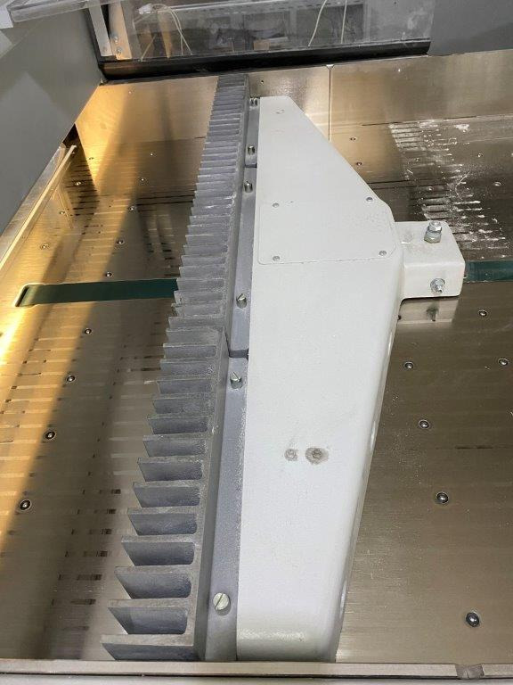 Large sized cutting system Polar 137 XT-AT with stacking lifter, automatic vibrator, scale and optional unloader - Massicot: photos 5 Large sized cutting system Polar 137 XT-AT with stacking lifter, automatic vibrator, scale and optional unloader - Massicot: photos 5