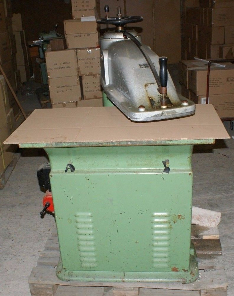 Schoen & Cie Model N 1.1/4-1 Hydraulic Pivot Arm Punch - Machine d'impression: photos 3 Schoen & Cie Model N 1.1/4-1 Hydraulic Pivot Arm Punch - Machine d'impression: photos 3
