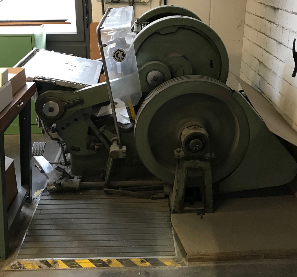 Wupa Kerma TS-1 Hand Punch Crucible - Machine d'impression: photos 2 Wupa Kerma TS-1 Hand Punch Crucible - Machine d'impression: photos 2