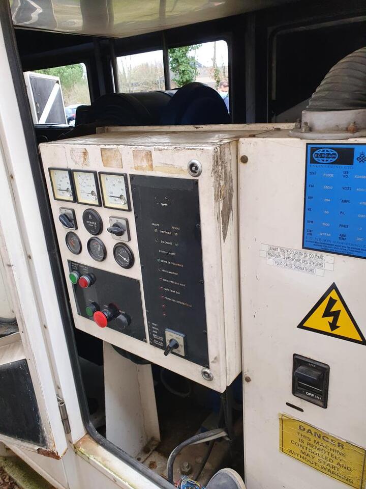 330 kVa Fg Wilson Perkins 2006 TWG2 - Groupe électrogène: photos 4 330 kVa Fg Wilson Perkins 2006 TWG2 - Groupe électrogène: photos 4