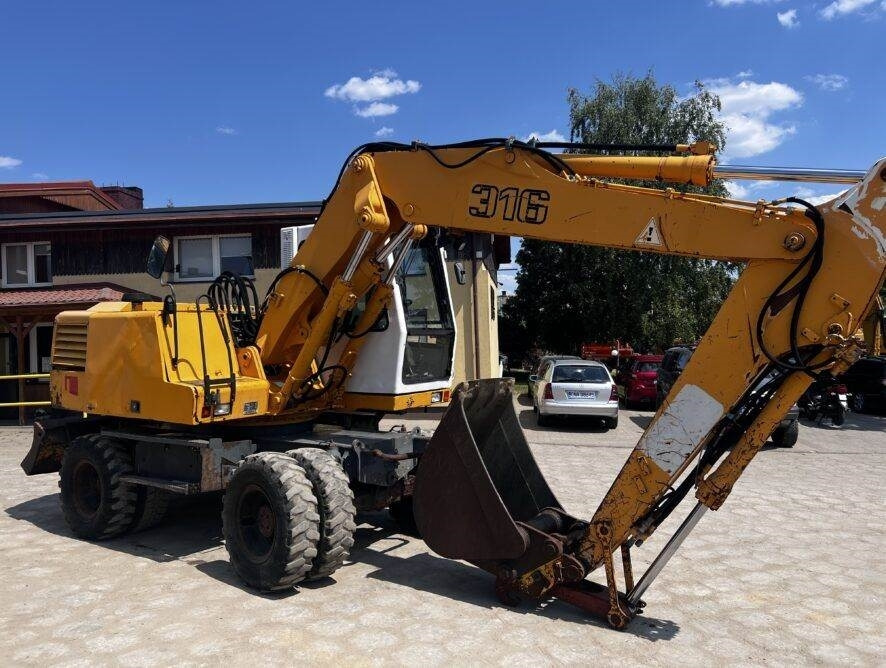 Liebherr A316 - Pelle sur pneus: photos 2 Liebherr A316 - Pelle sur pneus: photos 2