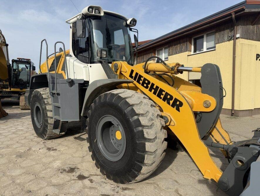 Liebherr L556 - Chargeuse sur pneus: photos 1 Liebherr L556 - Chargeuse sur pneus: photos 1