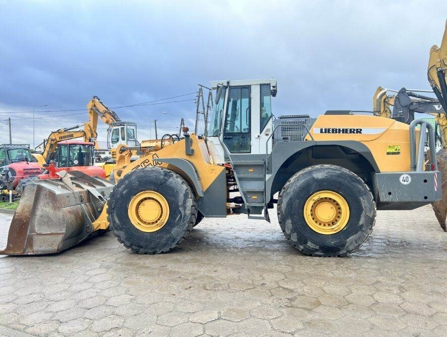 Liebherr L564 NEW TIRES - Chargeuse sur pneus: photos 3 Liebherr L564 NEW TIRES - Chargeuse sur pneus: photos 3