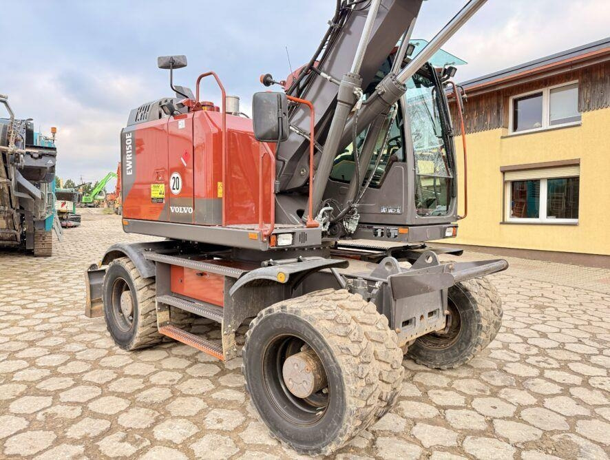 Volvo EWR150E - Pelle sur pneus: photos 5 Volvo EWR150E - Pelle sur pneus: photos 5