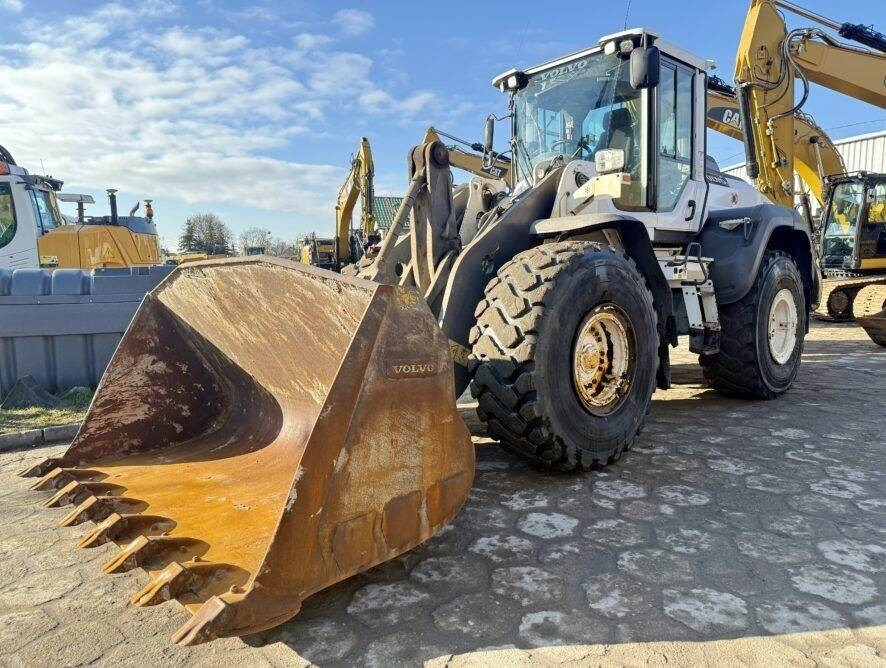 Volvo L120H  - Chargeuse sur pneus: photos 1 Volvo L120H  - Chargeuse sur pneus: photos 1