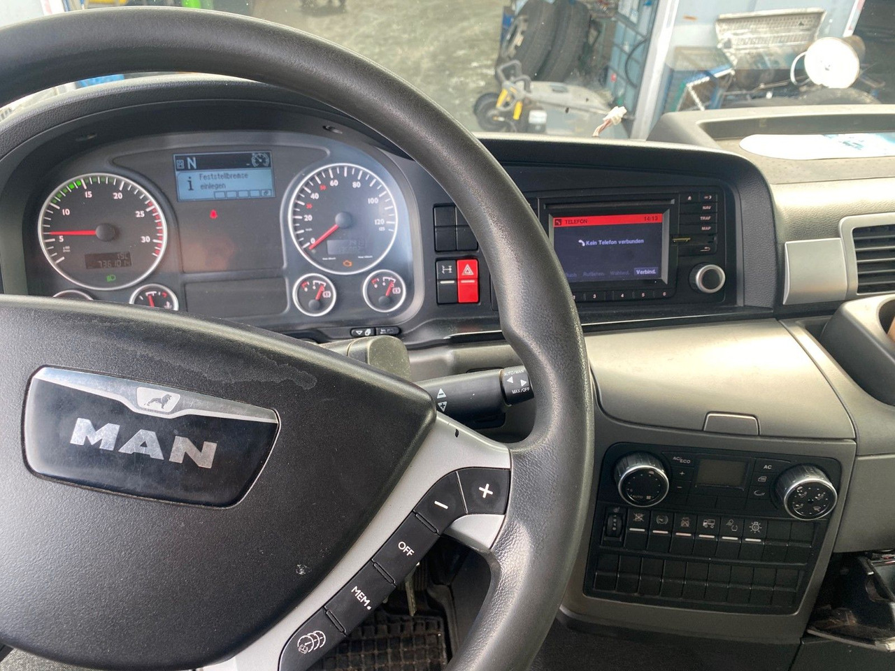 Camion à rideaux coulissants MAN 18.400 8m Lang/10t Nutzlast/2 Stück MAN 18.400 kein 18.440 2 x: photos 11 Camion à rideaux coulissants MAN 18.400 8m Lang/10t Nutzlast/2 Stück MAN 18.400 kein 18.440 2 x: photos 11