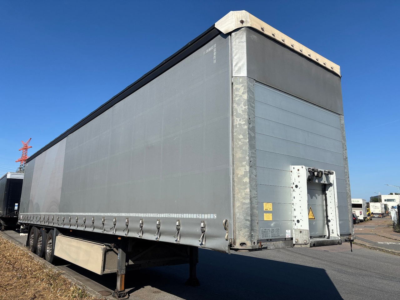 Schmitz Cargobull SCS 24/ALU/Lift/Scheiben/EDSCHA/Palettenkasten - Semi-remorque rideaux coulissants: photos 1 Schmitz Cargobull SCS 24/ALU/Lift/Scheiben/EDSCHA/Palettenkasten - Semi-remorque rideaux coulissants: photos 1