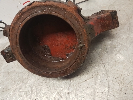 Case 4210, 4230, C90, Cx90, 895 Front Axle Support 1537607c1, 19066 - Essieu avant pour Tracteur agricole: photos 3 Case 4210, 4230, C90, Cx90, 895 Front Axle Support 1537607c1, 19066 - Essieu avant pour Tracteur agricole: photos 3