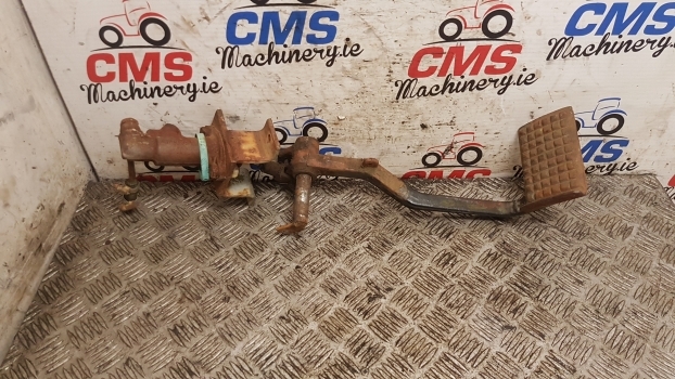 Case International 856 Xl Clutch Pedal Slave Cylinder 3234618r1, 1500215c92 - Cylindre d'embrayage pour Tracteur agricole: photos 2 Case International 856 Xl Clutch Pedal Slave Cylinder 3234618r1, 1500215c92 - Cylindre d'embrayage pour Tracteur agricole: photos 2