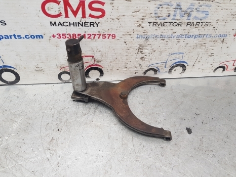 Case International 956, 1056 Rear Axle Differential Fork 3230701r91, 2706178r93 - Essieu arrière pour Tracteur agricole: photos 1 Case International 956, 1056 Rear Axle Differential Fork 3230701r91, 2706178r93 - Essieu arrière pour Tracteur agricole: photos 1