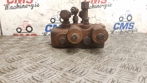 Case Maxxum Mx, Magnum 7000 Series Mx110 Hydraulic Hitch Valve Body 199107a1 - Valve hydraulique pour Tracteur agricole: photos 1 Case Maxxum Mx, Magnum 7000 Series Mx110 Hydraulic Hitch Valve Body 199107a1 - Valve hydraulique pour Tracteur agricole: photos 1
