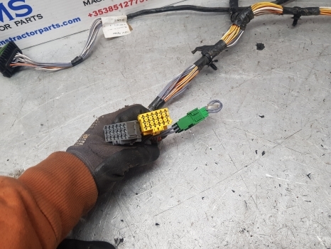 Claas Arion 640 Cab Wiring Loom 0022371370, 0022371372, 22371370, 22371372 - Câble/ Fil pour Tracteur agricole: photos 2 Claas Arion 640 Cab Wiring Loom 0022371370, 0022371372, 22371370, 22371372 - Câble/ Fil pour Tracteur agricole: photos 2