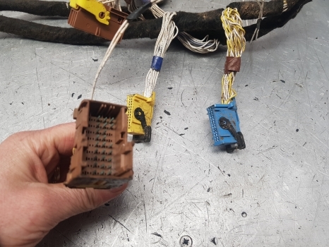 Claas Arion, Axion 640 Cab Wiring Loom Main 0022469930, 0026075290, - Câble/ Fil pour Tracteur agricole: photos 3 Claas Arion, Axion 640 Cab Wiring Loom Main 0022469930, 0026075290, - Câble/ Fil pour Tracteur agricole: photos 3