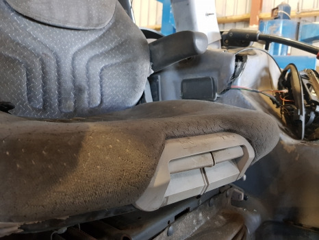 Deutz Agrotron M620 Driver Seat 0.014.5564.4, 0.014.4890.0/10, 0.014.8632.4 - Siège: photos 5 Deutz Agrotron M620 Driver Seat 0.014.5564.4, 0.014.4890.0/10, 0.014.8632.4 - Siège: photos 5