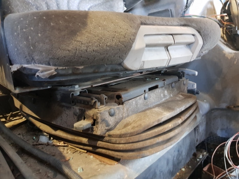 Deutz Agrotron M620 Driver Seat 0.014.5564.4, 0.014.4890.0/10, 0.014.8632.4 - Siège: photos 4 Deutz Agrotron M620 Driver Seat 0.014.5564.4, 0.014.4890.0/10, 0.014.8632.4 - Siège: photos 4