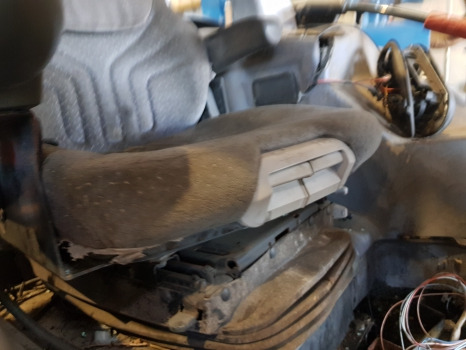 Deutz Agrotron M620 Driver Seat 0.014.5564.4, 0.014.4890.0/10, 0.014.8632.4 - Siège: photos 1 Deutz Agrotron M620 Driver Seat 0.014.5564.4, 0.014.4890.0/10, 0.014.8632.4 - Siège: photos 1