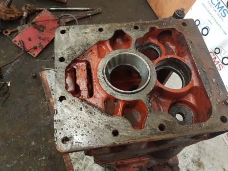 Deutz D 6806 Transmission Gearbox Housing 04302815, 04341333, 4308937 - Boîte de vitesse et pièces pour Tracteur agricole: photos 5 Deutz D 6806 Transmission Gearbox Housing 04302815, 04341333, 4308937 - Boîte de vitesse et pièces pour Tracteur agricole: photos 5