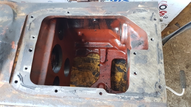 Deutz Dx 3.90 Transmission Gearbox Housing 043251440 - Boîte de vitesse et pièces pour Tracteur agricole: photos 3 Deutz Dx 3.90 Transmission Gearbox Housing 043251440 - Boîte de vitesse et pièces pour Tracteur agricole: photos 3