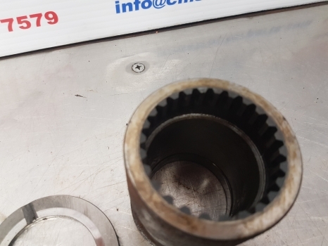 Deutz Dx110, Dx120, Dx145 Transmisssion Sleeve 04300660, 01107855, 04391136 - Boîte de vitesse et pièces pour Tracteur agricole: photos 3 Deutz Dx110, Dx120, Dx145 Transmisssion Sleeve 04300660, 01107855, 04391136 - Boîte de vitesse et pièces pour Tracteur agricole: photos 3