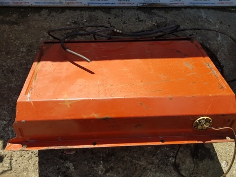 Fiat 115-90, 130-90, 150-90, 160-90, 180-90 Super Comfort Cab Fuel Tank 5151991 - Réservoir de carburant: photos 4 Fiat 115-90, 130-90, 150-90, 160-90, 180-90 Super Comfort Cab Fuel Tank 5151991 - Réservoir de carburant: photos 4