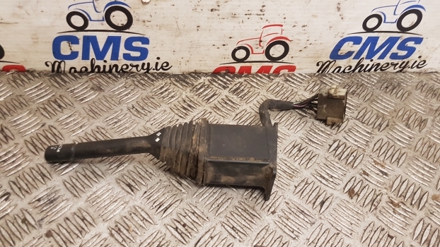 Fiat 90 Series 100-90, 80-90, 110-90, 90-90 Indicator Switch 5143662 - Système électrique pour Tracteur agricole: photos 1 Fiat 90 Series 100-90, 80-90, 110-90, 90-90 Indicator Switch 5143662 - Système électrique pour Tracteur agricole: photos 1