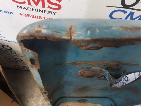 Ford 10 Series 7710, 6710 Bonnet Hood Panel 5 Holes, E1nn16a724aa, D8nn16a724ba - Capot pour Tracteur agricole: photos 4 Ford 10 Series 7710, 6710 Bonnet Hood Panel 5 Holes, E1nn16a724aa, D8nn16a724ba - Capot pour Tracteur agricole: photos 4